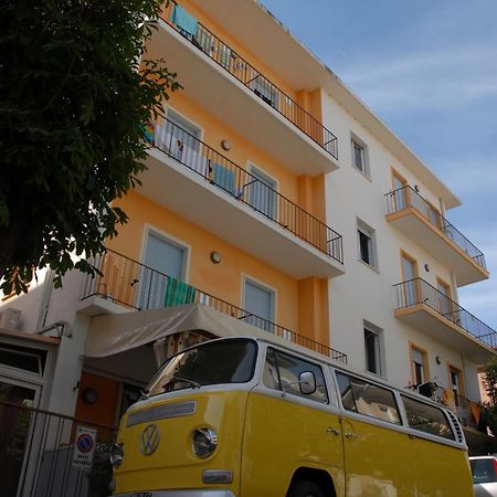 Jammin' Hostel & Bar Римини Екстериор снимка