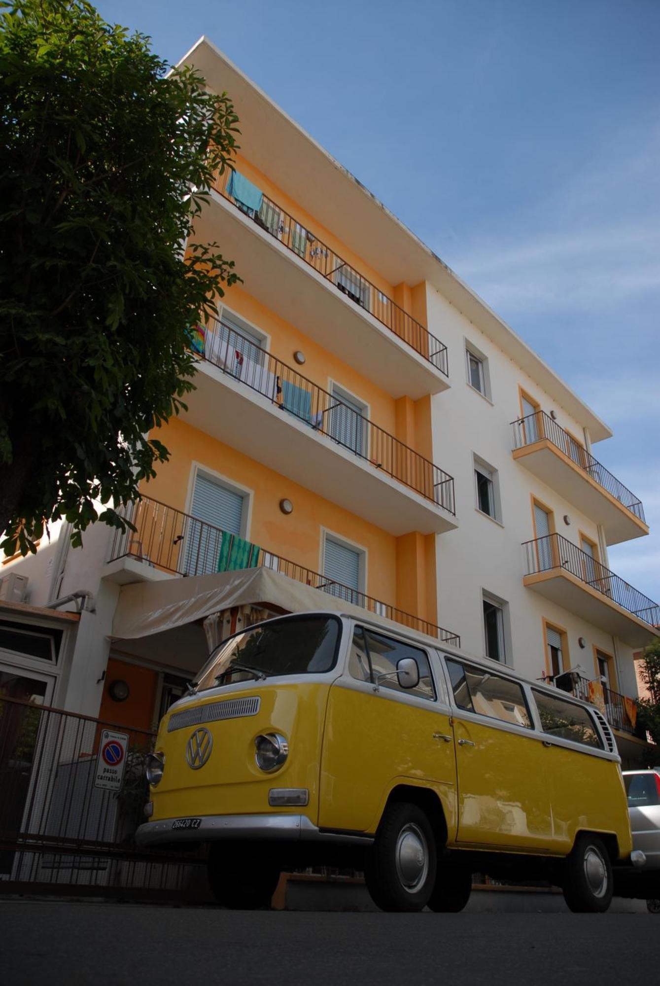 Jammin' Hostel & Bar Римини Екстериор снимка