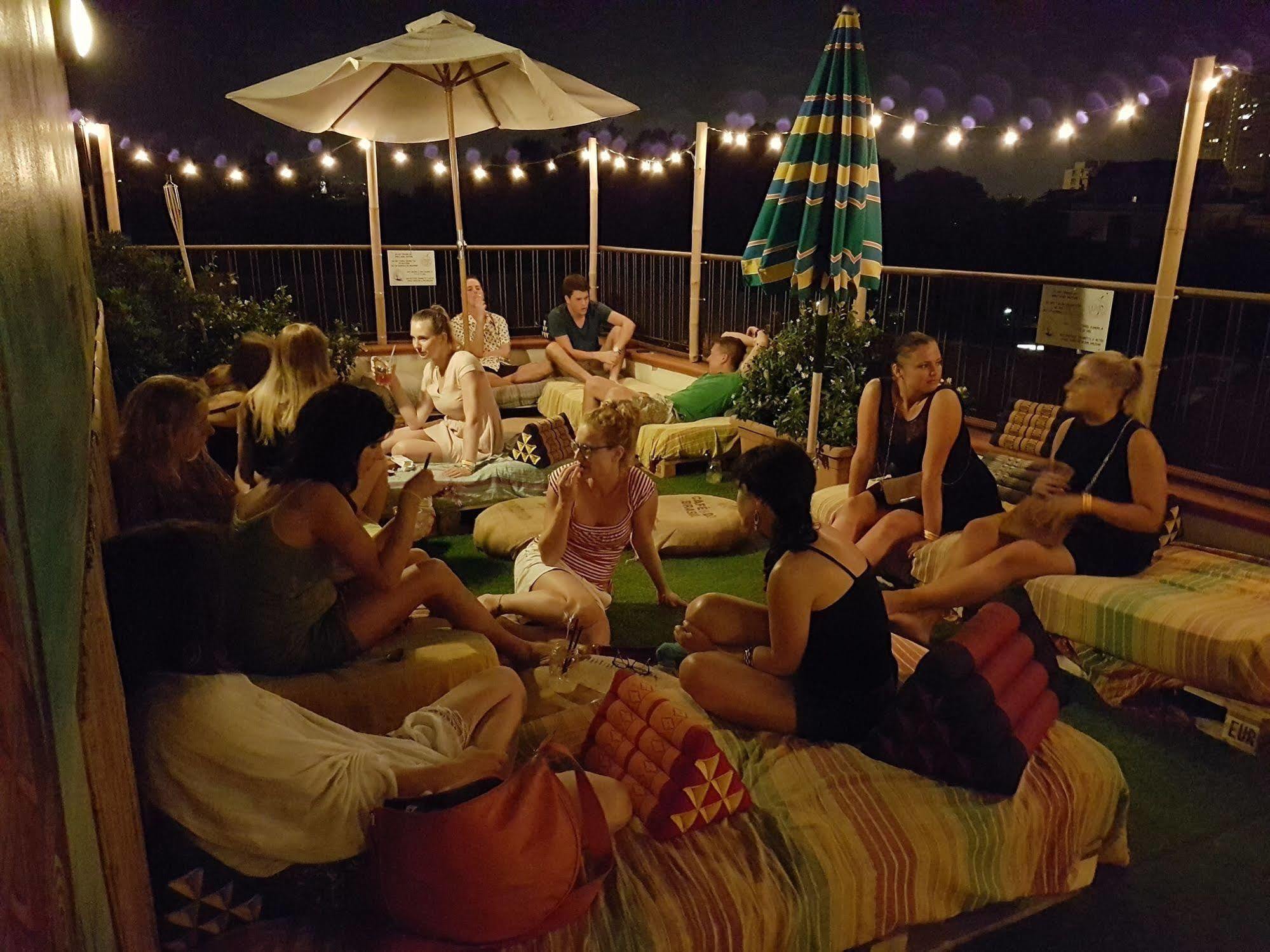Jammin' Hostel & Bar Римини Екстериор снимка