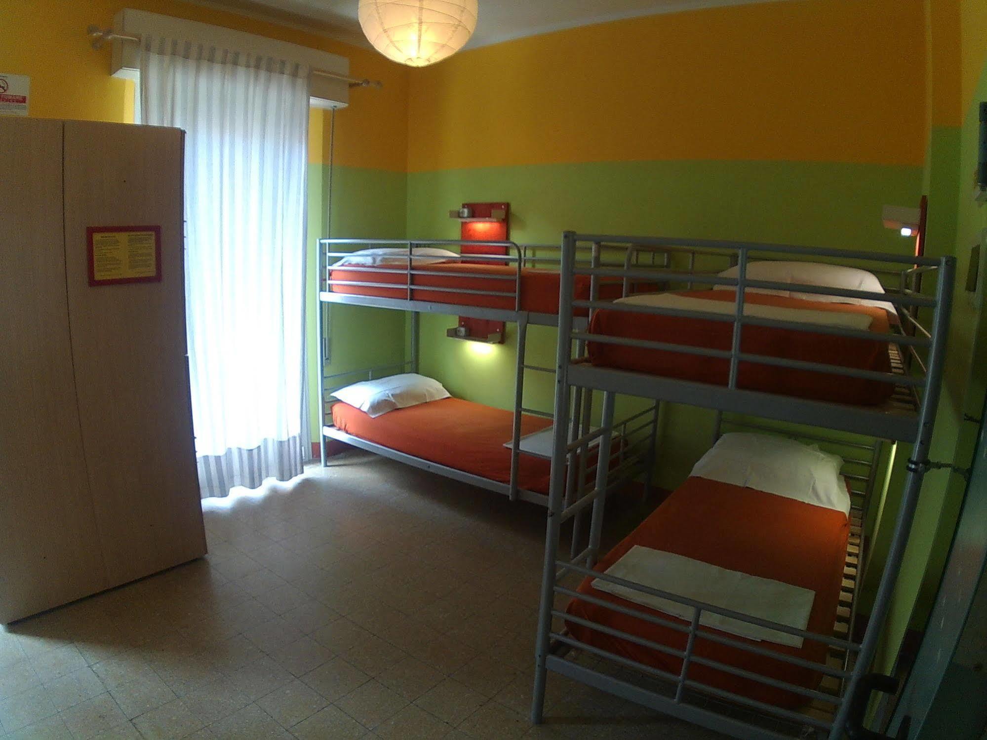 Jammin' Hostel & Bar Римини Екстериор снимка