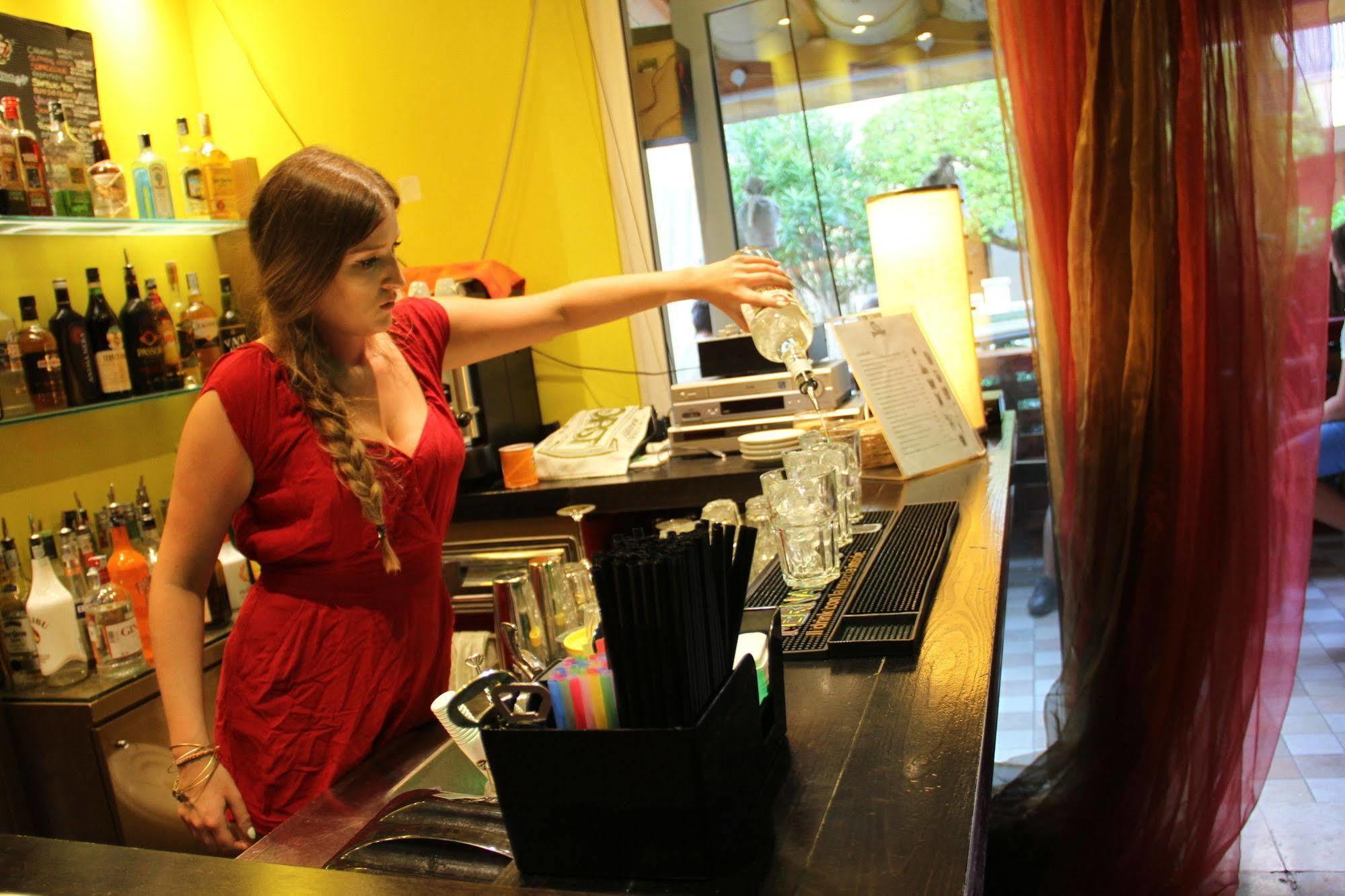 Jammin' Hostel & Bar Римини Екстериор снимка