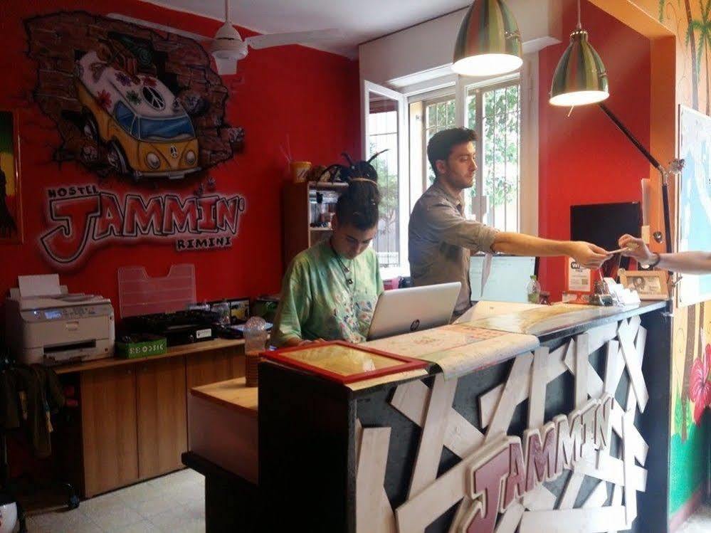 Jammin' Hostel & Bar Римини Екстериор снимка