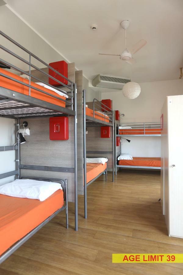 Jammin' Hostel & Bar Римини Екстериор снимка