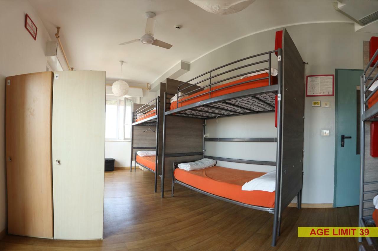 Jammin' Hostel & Bar Римини Екстериор снимка